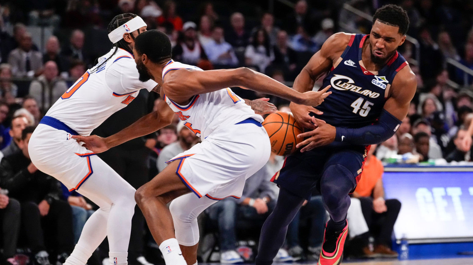 "Zakuvalo" se u Njujorku – Mičel "poleteo" VIDEO