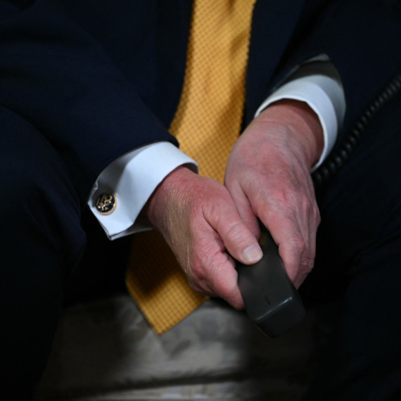 Ko je Trampov "čovek iz senke"?