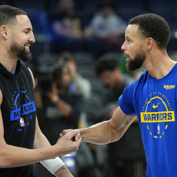 Božićna magija u San Francisku: Emotivan povratak Kleja, šmekerski potez Karija VIDEO