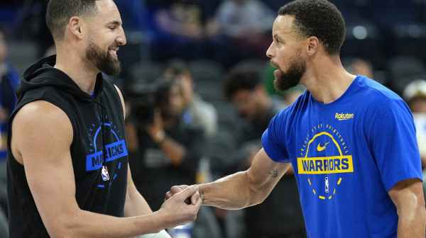 Božićna magija u San Francisku: Emotivan povratak Kleja, šmekerski potez Karija VIDEO