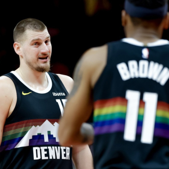 Restoran brze hrane "juri" Jokića – stigao urnebesan odgovor FOTO