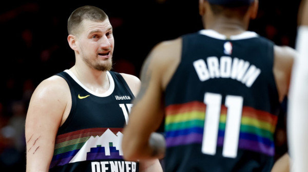 Restoran brze hrane "juri" Jokića – stigao urnebesan odgovor FOTO