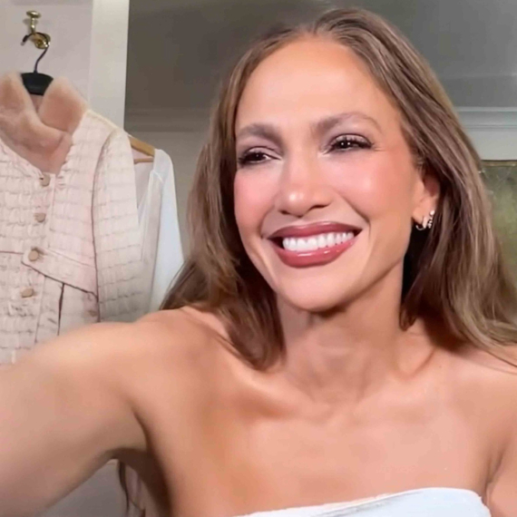 Džej Lo očarala božićnim selfijem, ali omakla joj se greška i ljudi se smeju FOTO/VIDEO