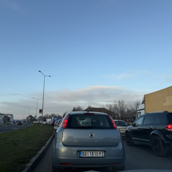 Teretnjaci zaglavljeni na granicama