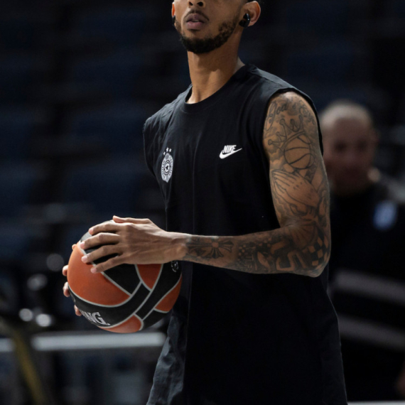 Pejn prvi put pred "grobarima" VIDEO