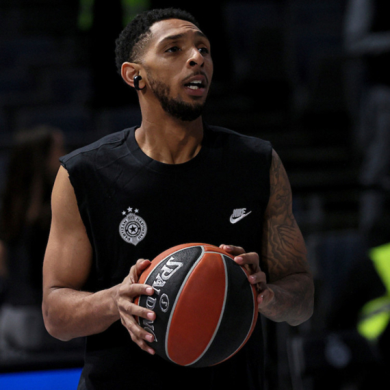 Debituju Penjaroja i Pejn za Partizan  – Arena maltene prazna