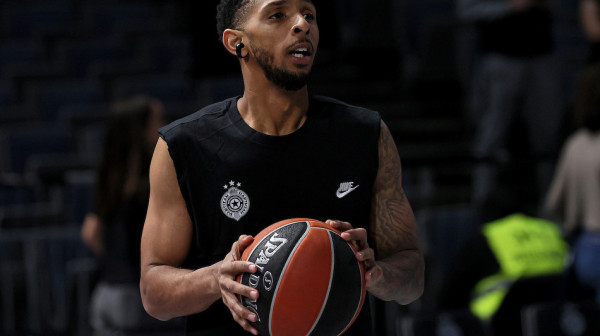 Debituju Penjaroja i Pejn za Partizan  – Arena maltene prazna