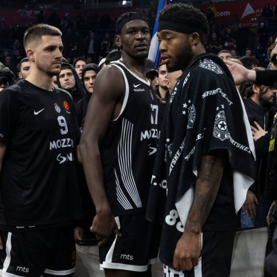 Burno nakon meča – Tajrik u okršaju sa navijačima Paritzana VIDEO