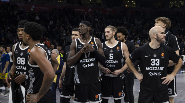 Debakl i alarm  – Partizan još jednom dotakao dno