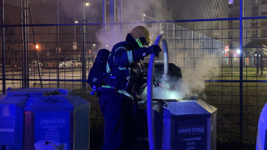 Drama na čačanskom keju: Plamen je bivao sve veći FOTO