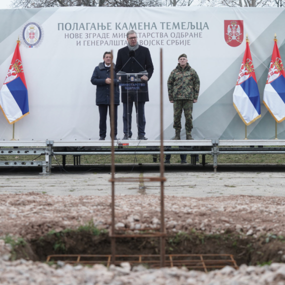 Vučić u kasarni na Banjici: "Gradimo velelepne objekte na 50.000 kvadratnih metara" FOTO/VIDEO