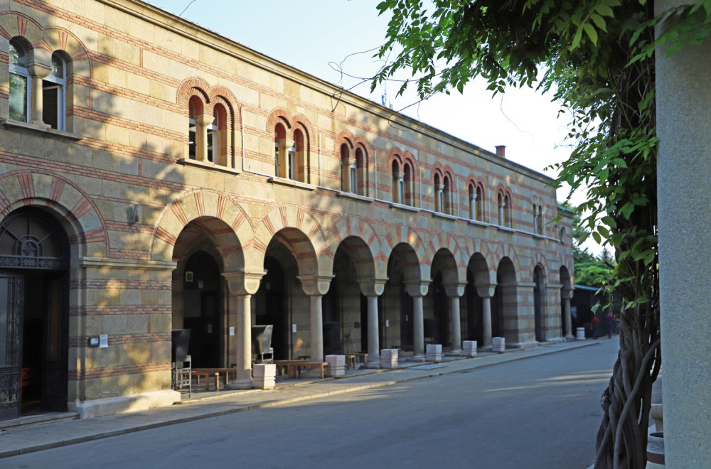 Kada se plaćaju naknade za zakup, uređenje i održavanje površine groblja? VIDEO