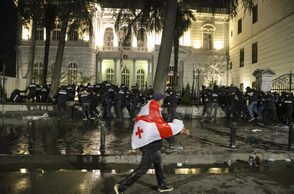 Trotoari umesto blokada: Vlasti u Tbilisiju pokazale kako se štite red i zakon
