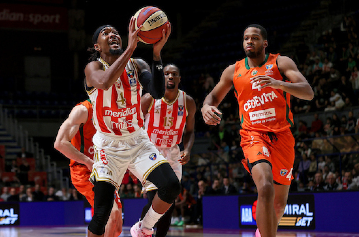 Mini-krizu Zvezde prekinuli Batler i Odželej