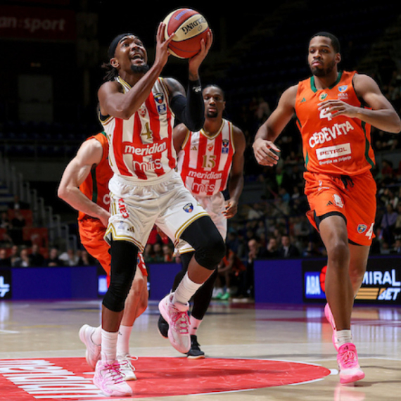 POLUVREME Zvezda na +21 u derbiju ABA - svi se upisali!