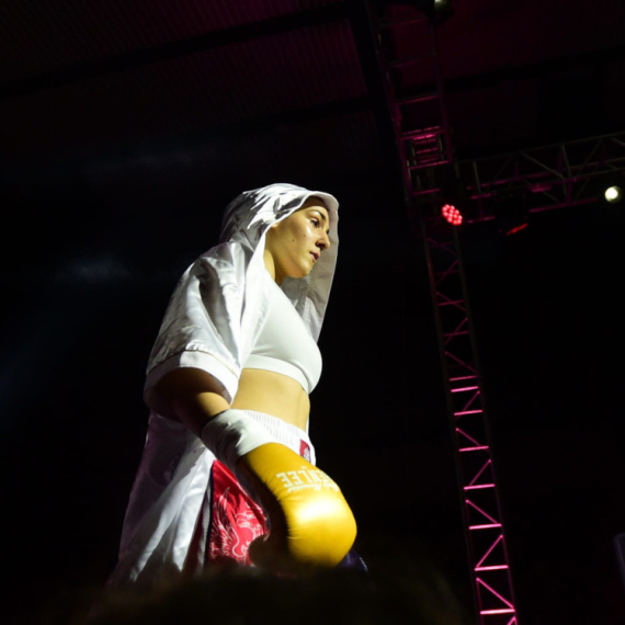 Trijumf Ćirkovićeve i njenih boks sestara u profi boks noći u Zvorniku