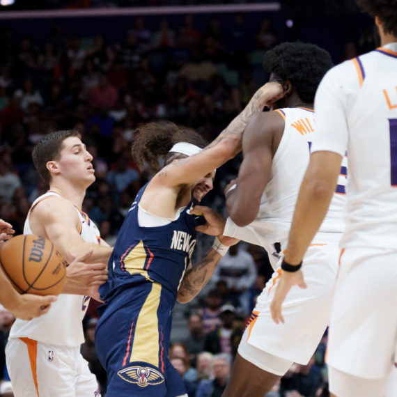 Tuča "Davida i Golijata" – na NBA meču "sevale" pesnice VIDEO