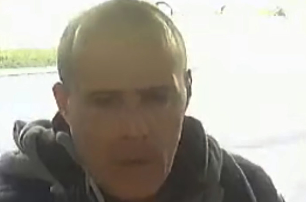 MUP objavio nove fotografije muškarca koji je nožem napao ženu: "Ako ga vidite prijavite odmah" FOTO