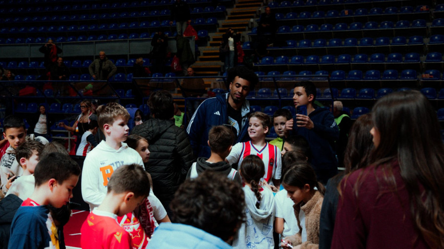 Osmesi na tribinama: Fondacija Meridian i KK Crvena zvezda obradovali najmlađe