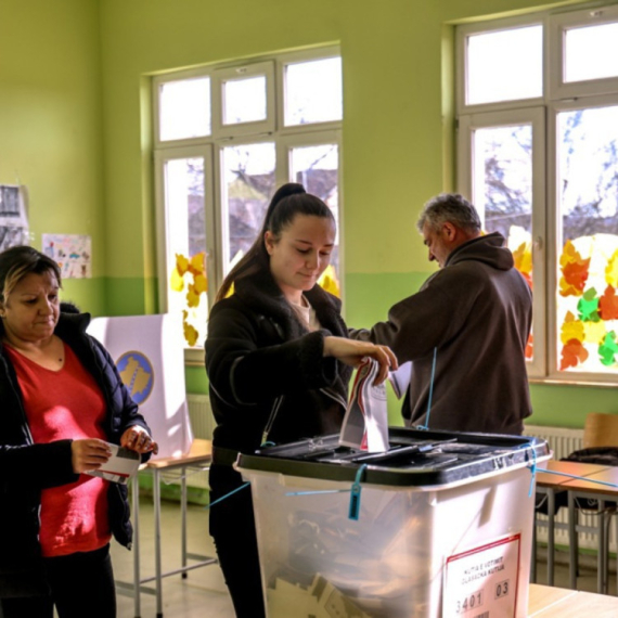 Objavljeni podaci o izlaznosti; Mitropolit Teodosije glasao u Gračanici; "Važan dan za opstanak" FOTO/VIDEO