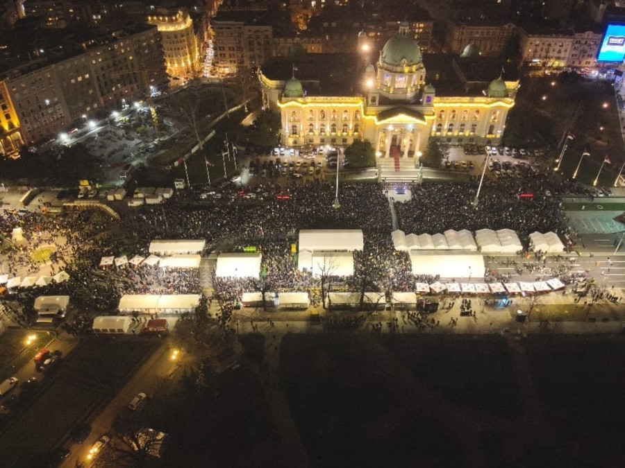 Uklanjaju se šatori iz Pionirskog parka: Okupilo se na desetine hiljada građana; Obratio se Vučić FOTO
