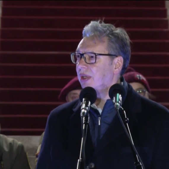 Vučić ispred Skupštine: Gotovo je sa njihovim pokušajima da preuzmu vlast; Nastavićemo da se borimo