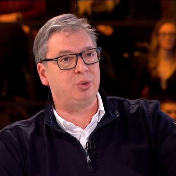 Vučić: Nastavićemo da gradimo širom države; Srbija je jedna od 5 najmanje zaduženih zemalja u Evropi