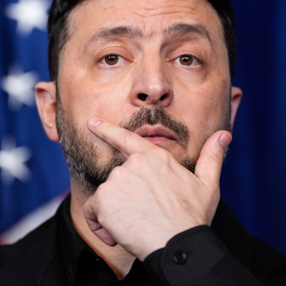 "Zelenski gubi, pribegava trikovima"