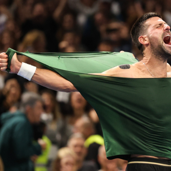 Đokoviću nagrada za "Sportistu godine" Trofej mu uručio Kristijano Ronaldo VIDEO