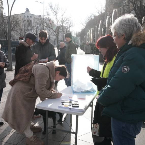 Piper: "Gledam šaradu od prikupljanja potpisa i razmišljam kakvi su lažovi blokaderi, prevaranti na kub" FOTO