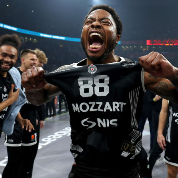 Parker i Džons su tu, ali jedan Amerikanac ostaje u Beogradu