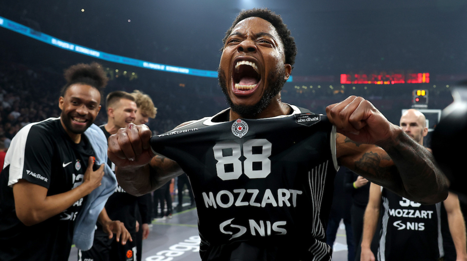 Parker i Džons su tu, ali jedan Amerikanac ostaje u Beogradu