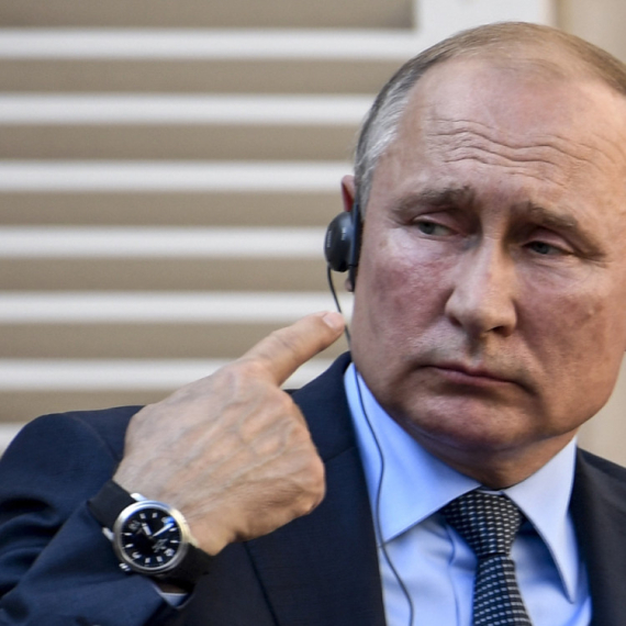 Ovo je "glas" Putina u Evropi; "Kad uđe u sobu, svi prestaju da pričaju"