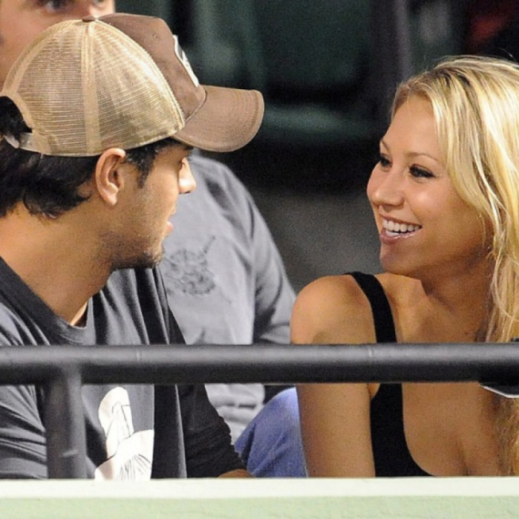 "Najlepša mama rađa najlepšu decu": Ana Kurnjikova porodičnom fotkom raznežila fanove FOTO