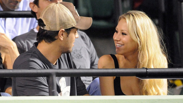 "Najlepša mama rađa najlepšu decu": Ana Kurnjikova porodičnom fotkom raznežila fanove FOTO