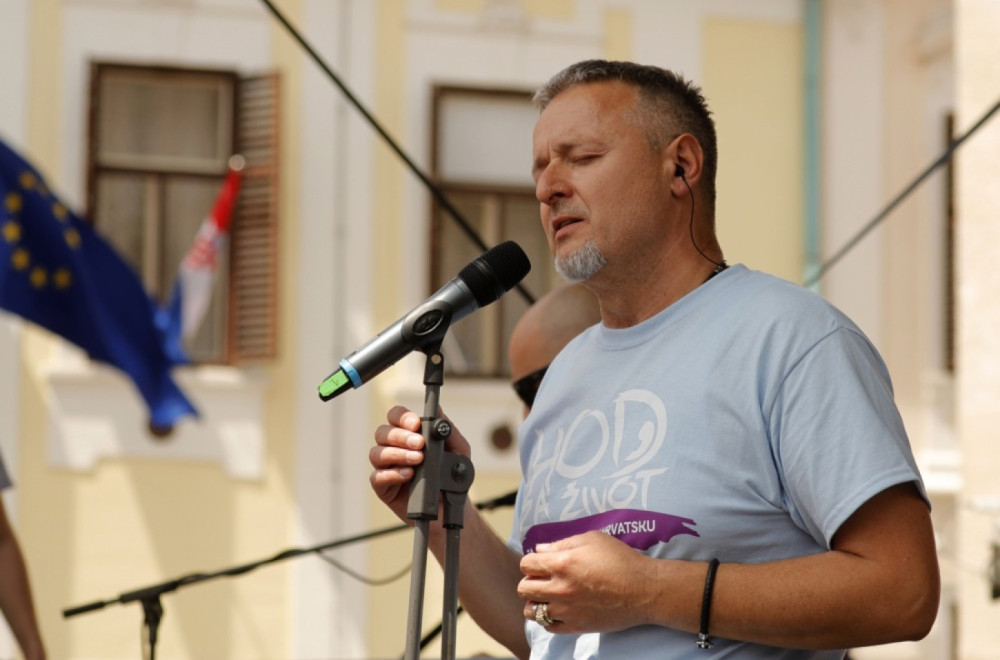 Tompson u društvu osuđenog bludnika i verskog fanatika: Dodelili mu orden