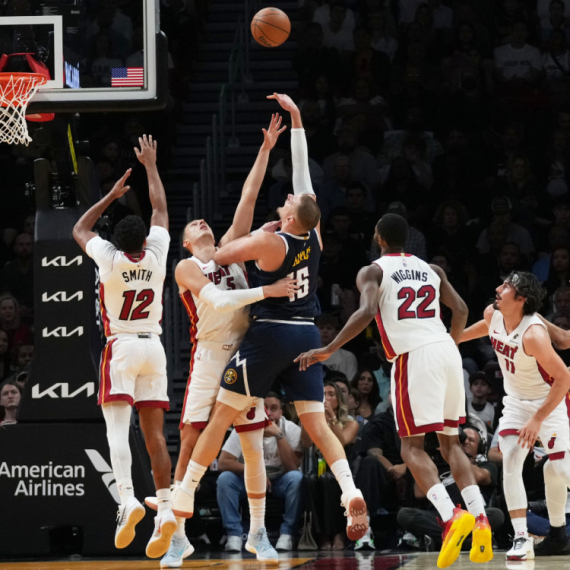 Jovićeva odlična partija ostala u senci Jokićeve povrede: "Najbolji je na svetu, divim mu se" VIDEO