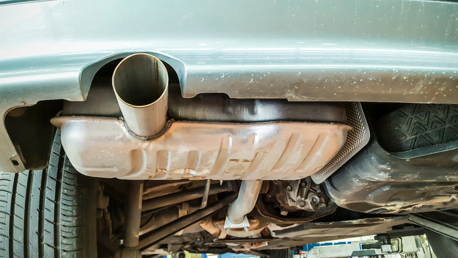 Automobili opet na meti lopova: Za nekoliko minuta mogu da naprave štetu od 2.500 evra