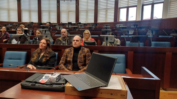 Bravo za Čačak: Deset najboljih romskih đaka dobilo kao poklon laptopove FOTO