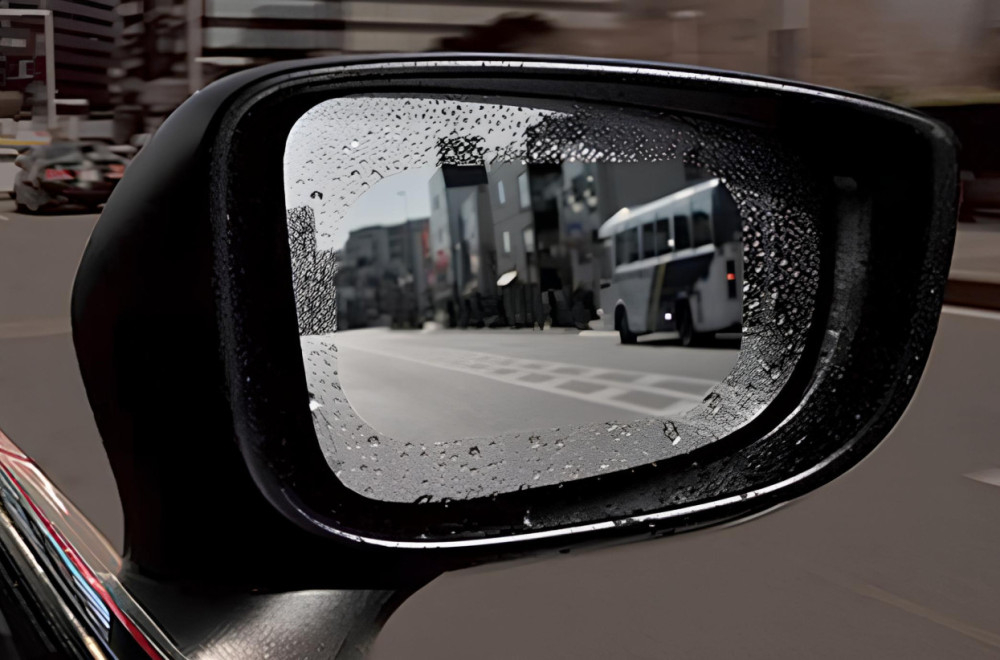 Zbogom vlažnim retrovizorima: Jednostavno rešenje koje poboljšava vidljivost po kiši VIDEO
