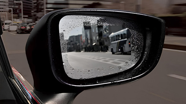 Zbogom vlažnim retrovizorima: Jednostavno rešenje koje poboljšava vidljivost po kiši VIDEO