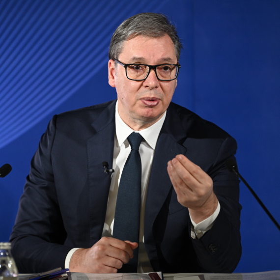 Vučić: Broj dece koja se leče SMS porukama u Srbiji mnogo manji nego u SAD-u, u Skandinaviji