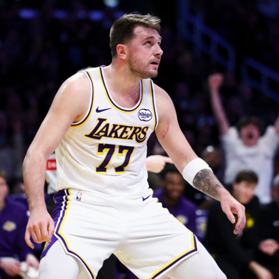 Da li je Dončić "slučajno" ošamario rivala? VIDEO