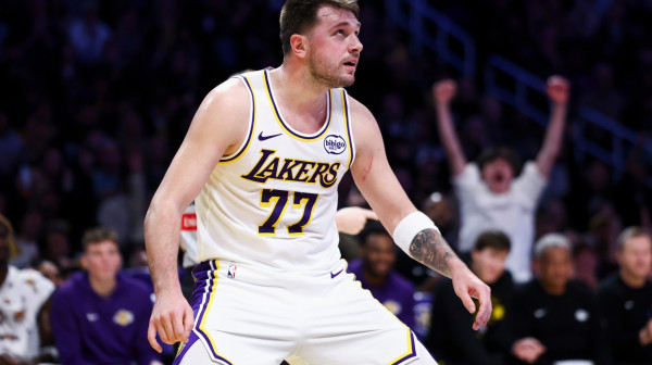 Da li je Dončić "slučajno" ošamario rivala? VIDEO