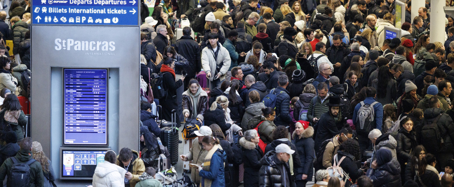 Hiljade putnika u problemu, porodice "zarobljene" u tunelu: "Trebalo je da bude putovanje života" FOTO