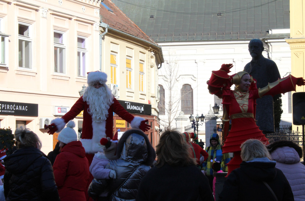 Tradicionalni doček Dečije Nove godine u Novom Sadu FOTO