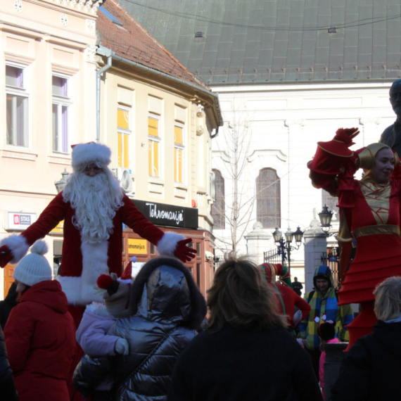 Tradicionalni doček Dečije Nove godine u Novom Sadu FOTO