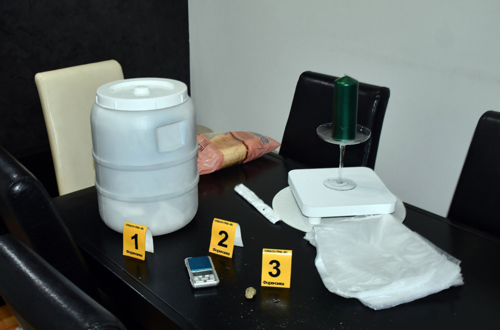 Uhapšen mladić u Nišu: U stanu mu pronađena droga FOTO