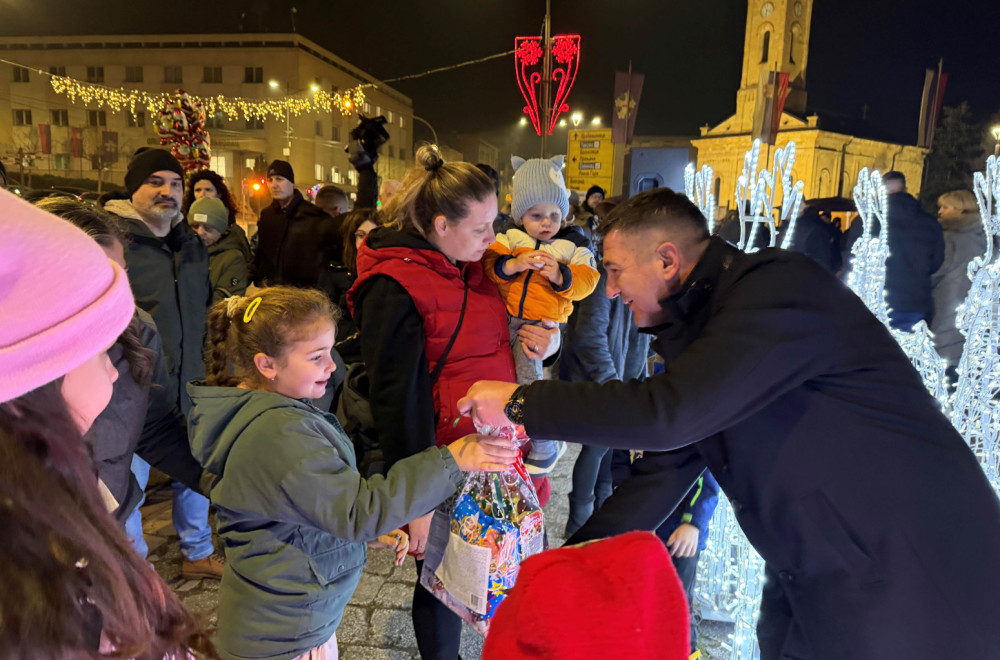 Praznična bajka, paketići i odlična vest za najmlađe: Otvara se besplatno klizalište