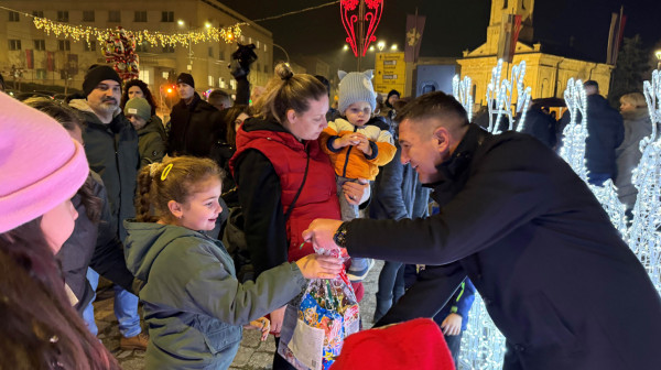 Praznična bajka, paketići i odlična vest za najmlađe: Otvara se besplatno klizalište